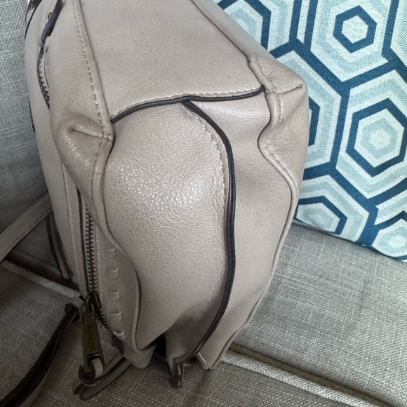 Rosetti Ashley Crossbody bag like new - Picture 6 of 15